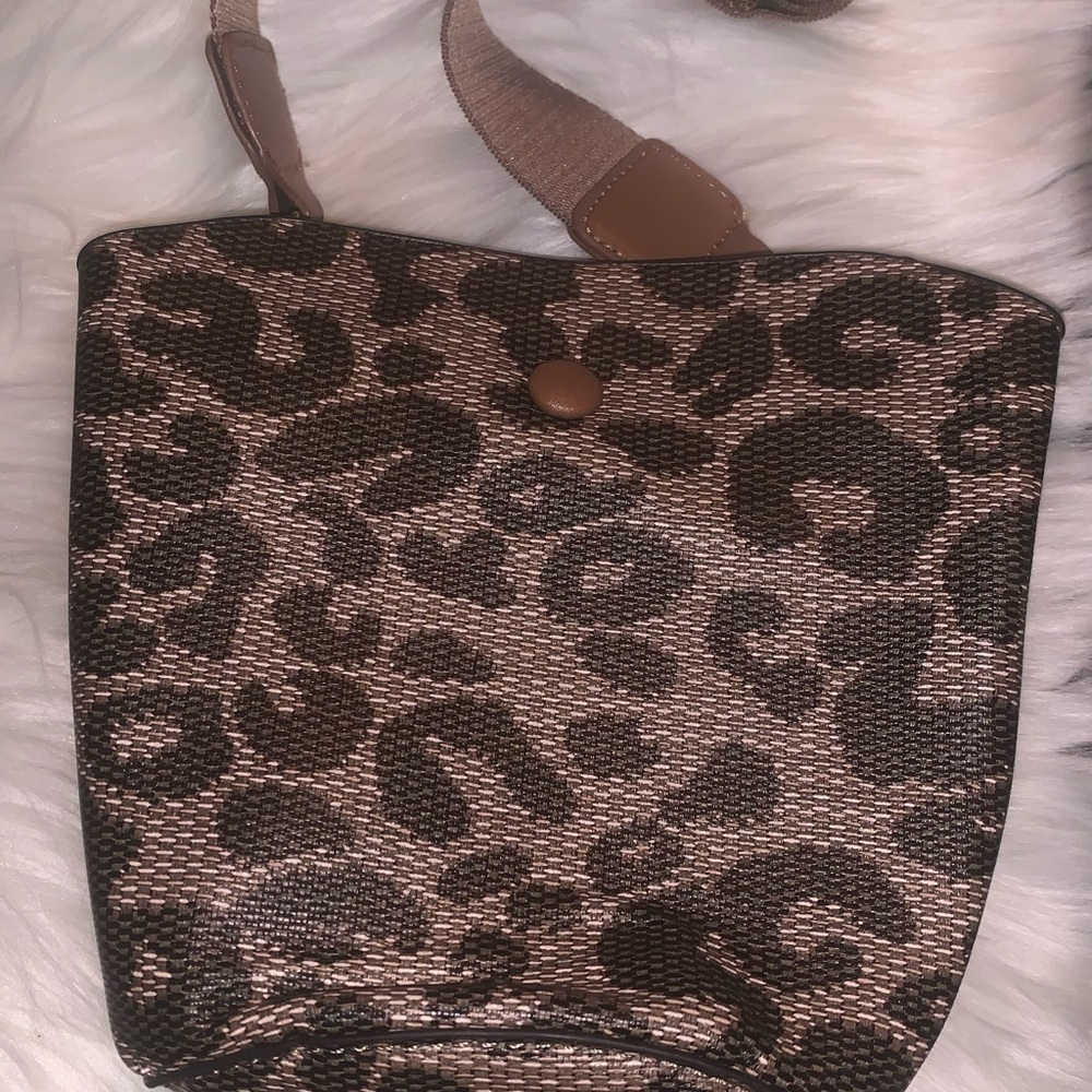 Leopard Pattern Crossbody Bag